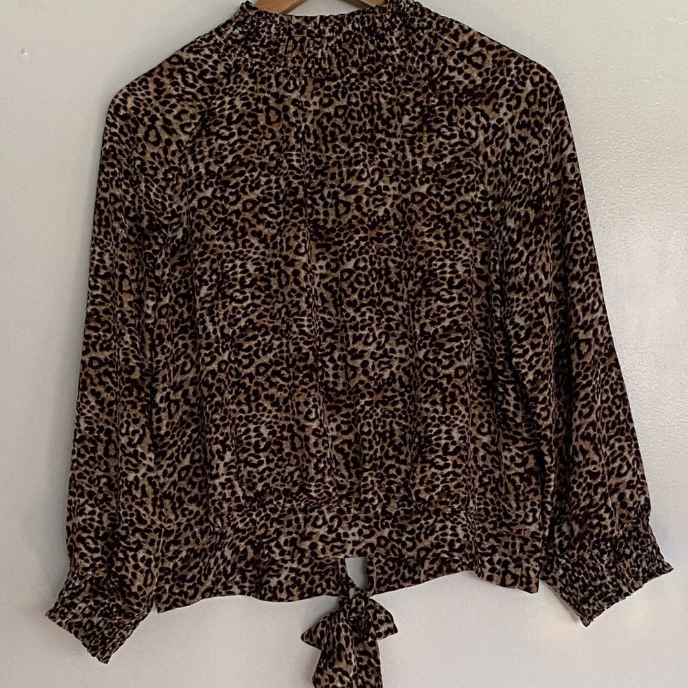 🆕 DR2 Animal Print Blouse M